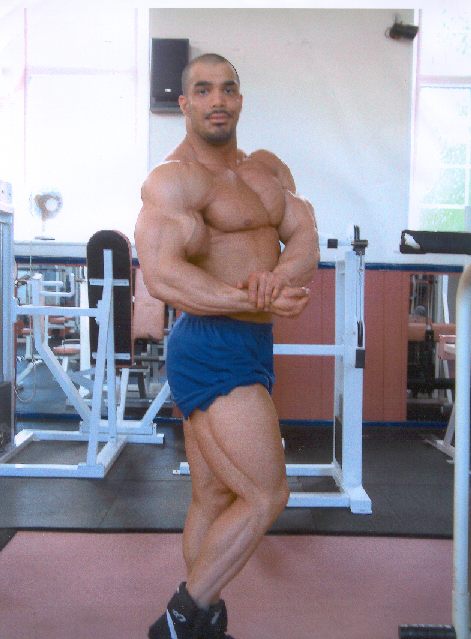 A massive side chest shot from Zack Khan